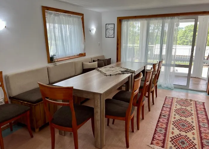 Maximiliyan Албена