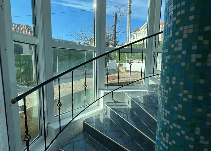 Maximiliyan Αλμπένα